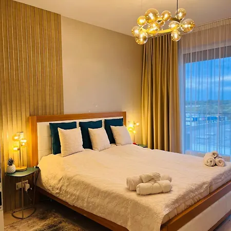 아파트 Golden Sunflower